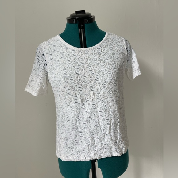 White blouse - Picture 2 of 4